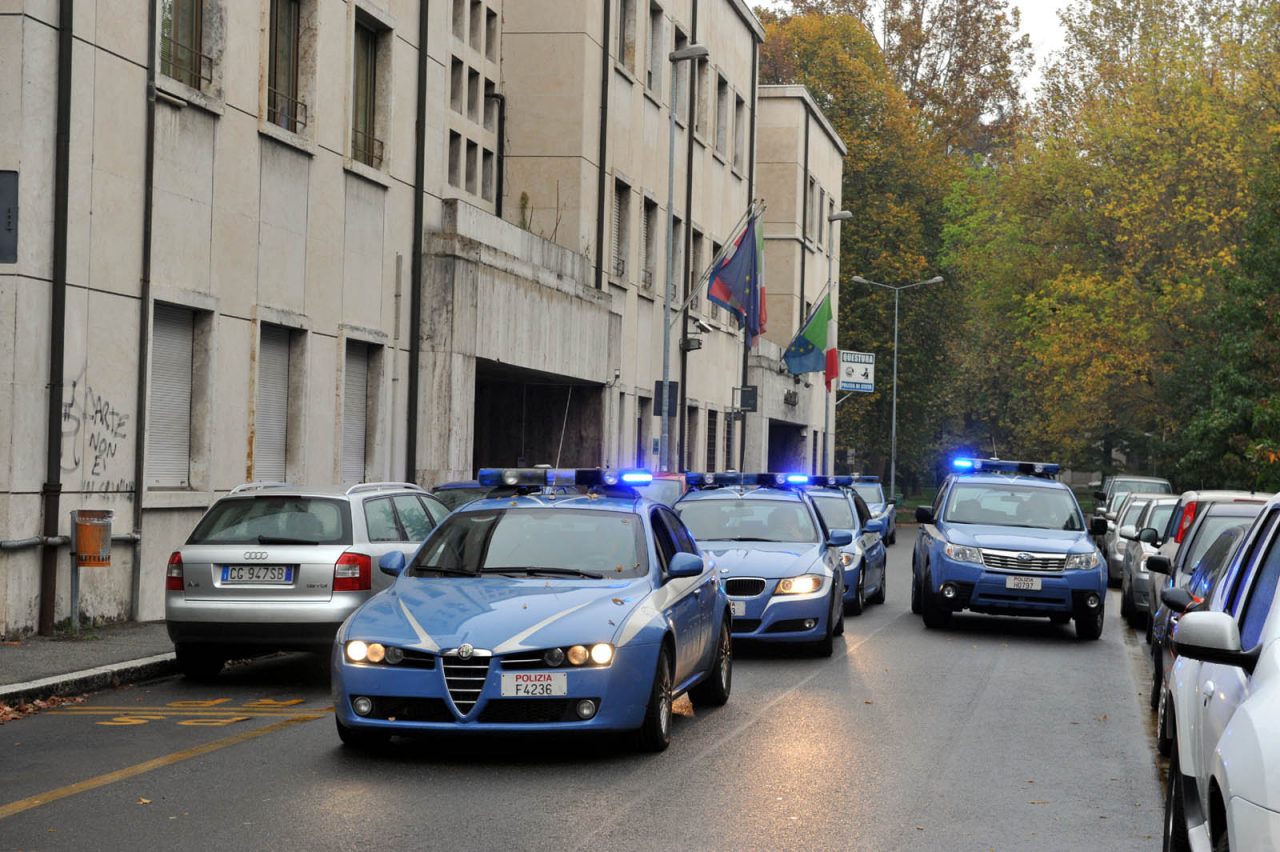 Due rapine al Carrefour di Baluardo Partigiani a Novara: arrestato l’autore
