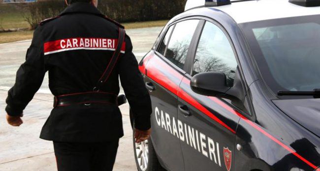 Tentano furto di una macchina ma vengono beccati