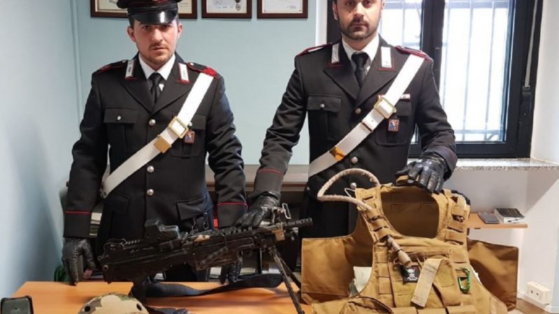 Armato come un marine contro i carabinieri