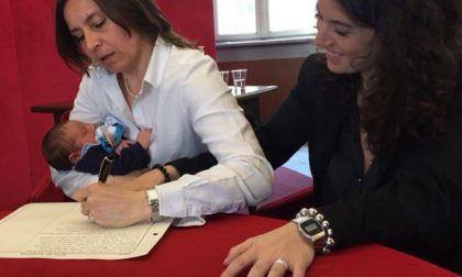 Figli di coppie gay: da oggi si registrano all’anagrafe di Torino. Il primo è del consigliere Chiara Foglietta