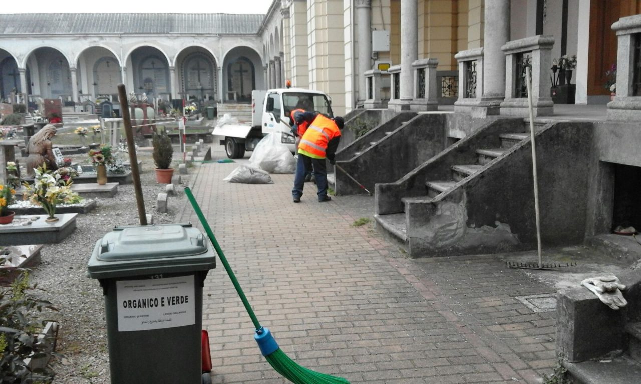 Assa ripulisce la città da graffiti e erbacce