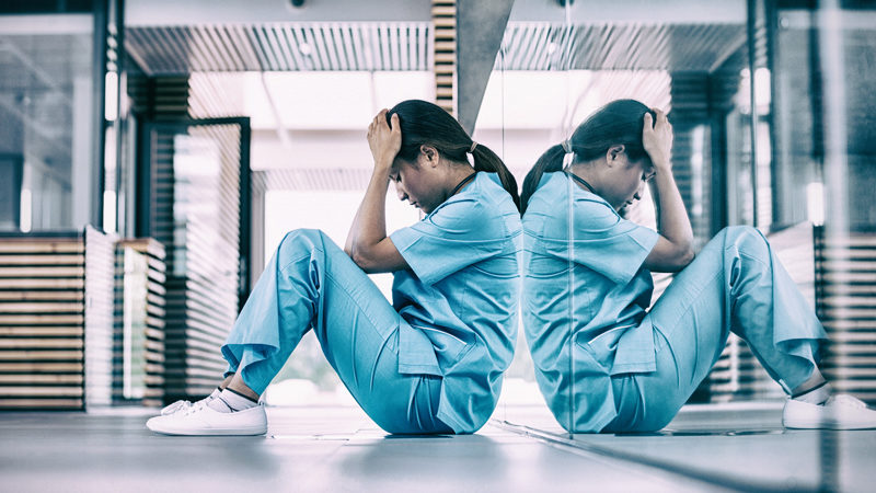 Infermieri piemontesi esausti e insoddisfatti
