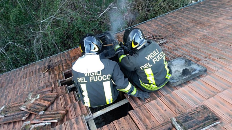 Incendio Massino Visconti: a fuoco un camino