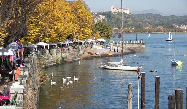 Mercatini aronesi solo in piazza San Graziano: siete d’accordo?