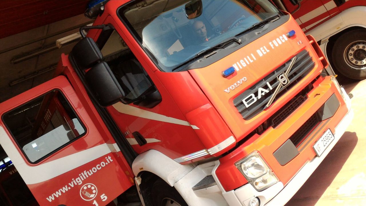 Morto in casa a Novara: lo trovano i vigili del fuoco