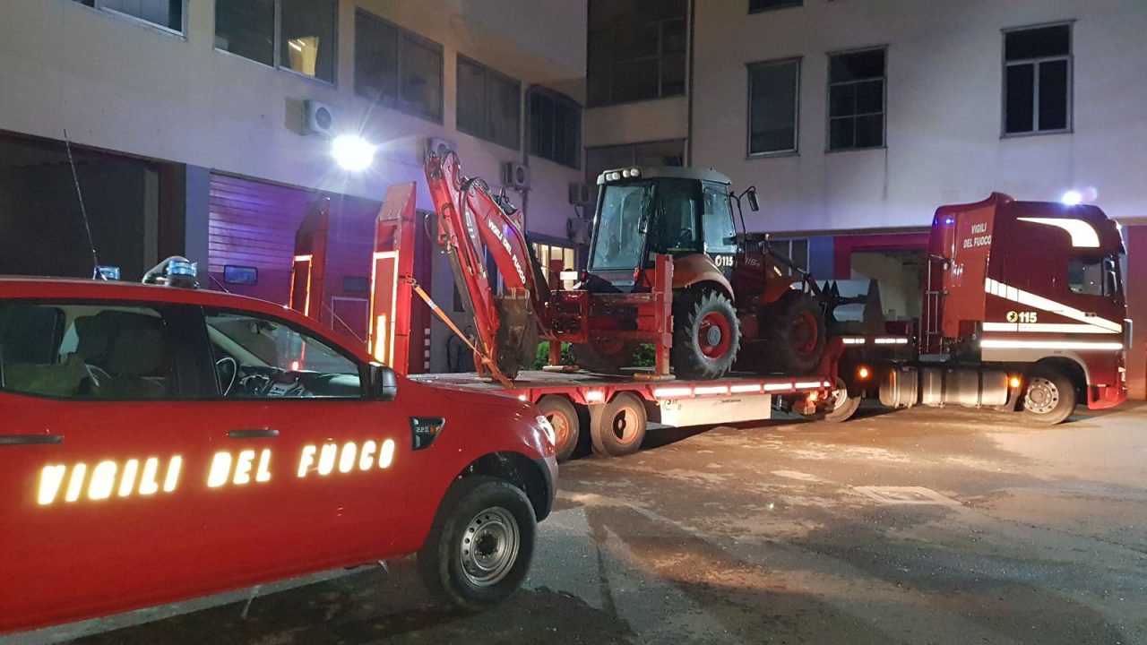 Frana sulla provinciale: intervengono i vigili del fuoco