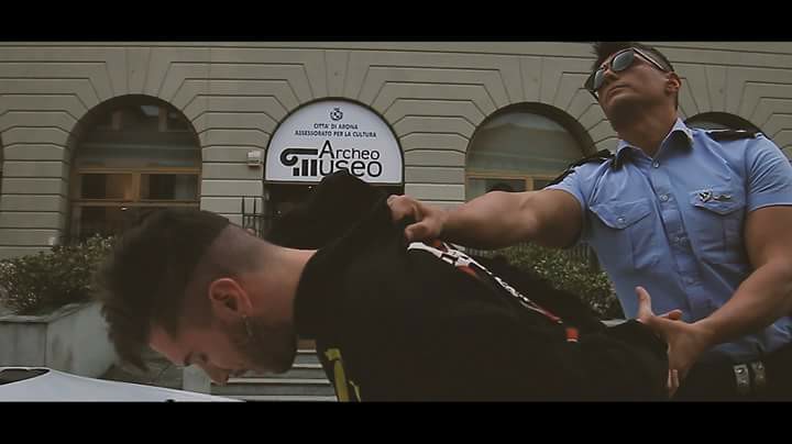 Agente nel video del rapper aronese, Besozzi: “Caso chiuso”