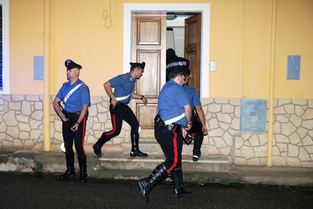 Arona irruzione in una casa in centro: droga e clandestini