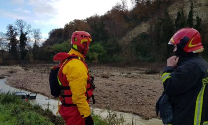 Pescatore novarese scivola nell’acqua e muore
