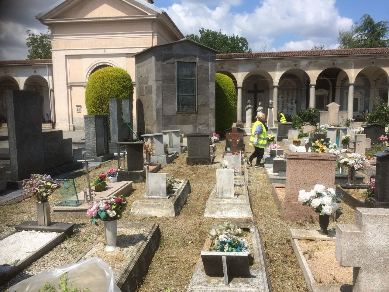 “Assa sempre al lavoro al cimitero di Novara”