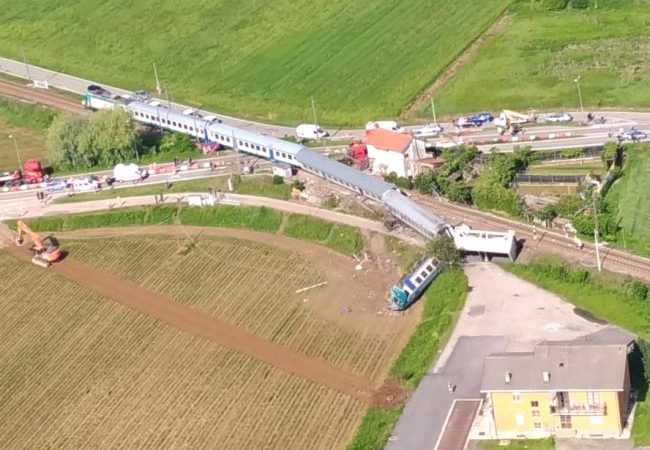 Treno deragliato: eccezionali foto con drone