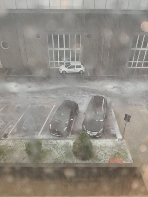 Incredibile video della grandinata di poco fa su Legnano