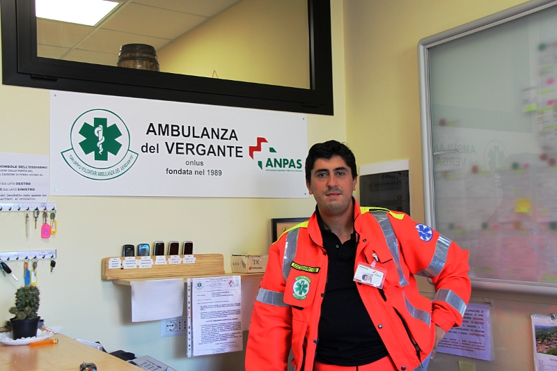 Raccolti diecimila euro per l’Ambulanza grazie ai fiori del Vergante
