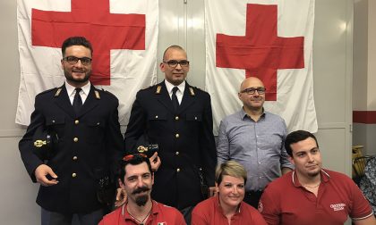 Colpito da infarto mentre passano Volante e Croce Rossa