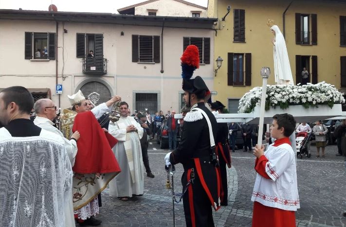 Madonna pellegrina di Fatima riparte e lascia Castelletto