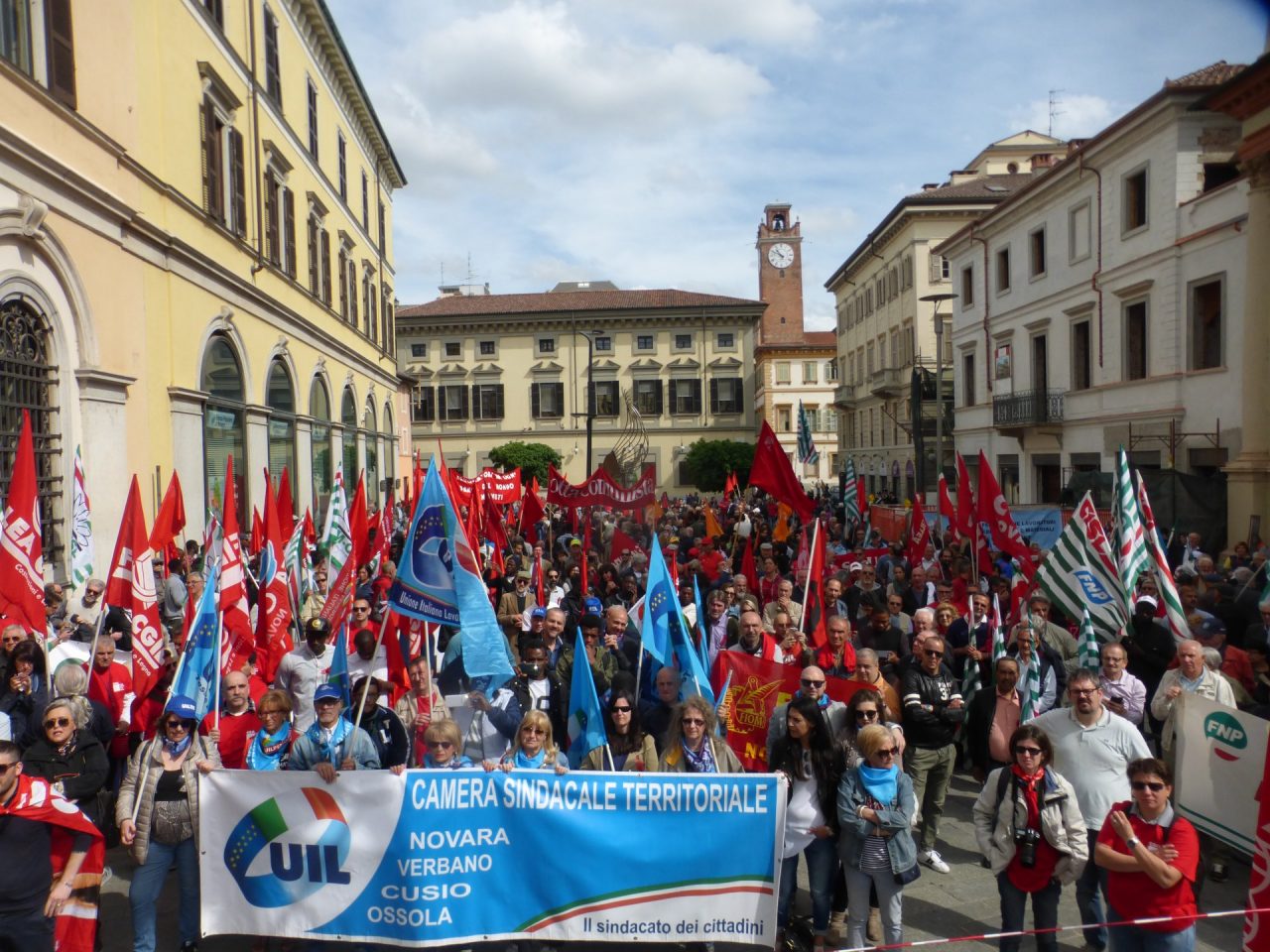In tanti a Novara al corteo del 1° maggio FOTOGALLERY
