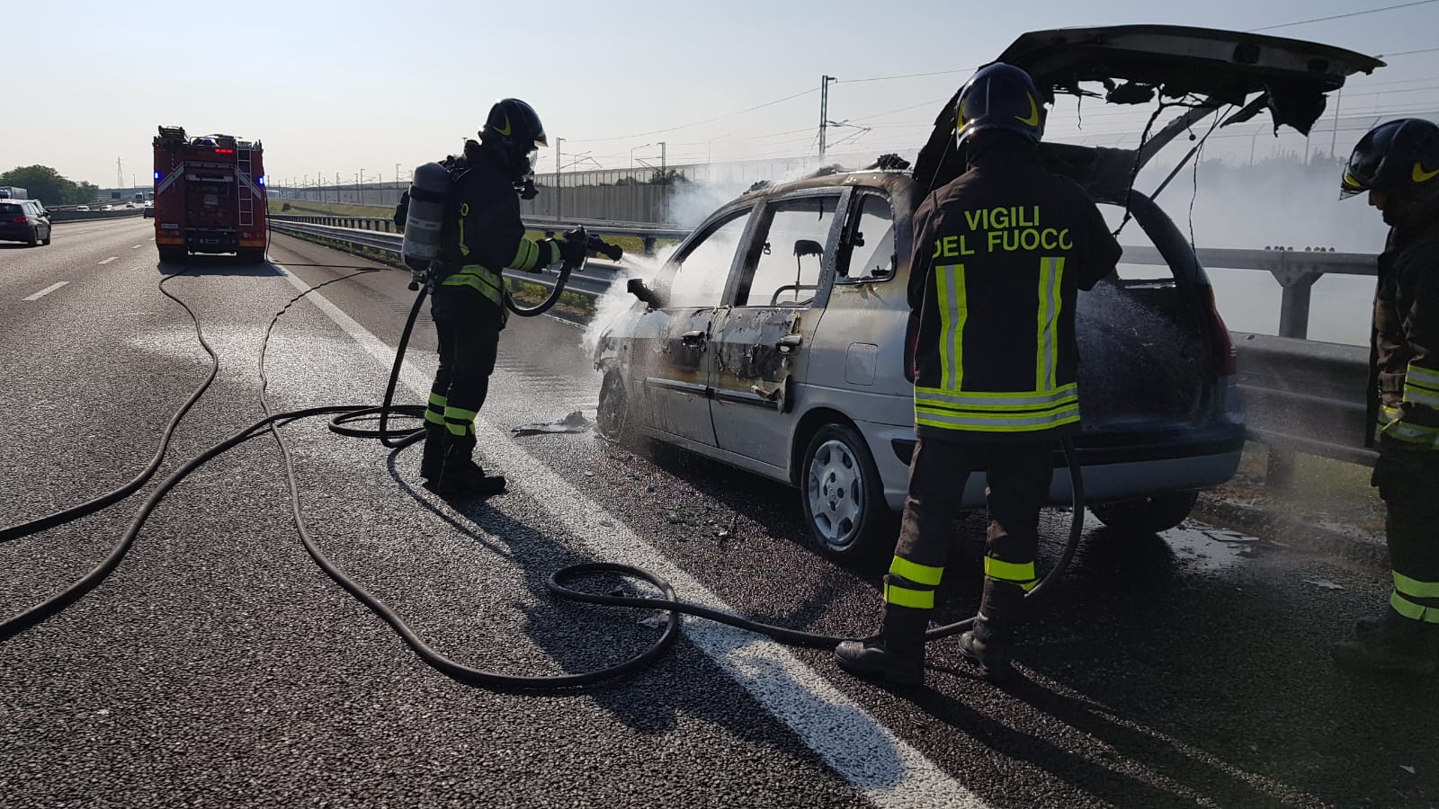 Auto in fiamme