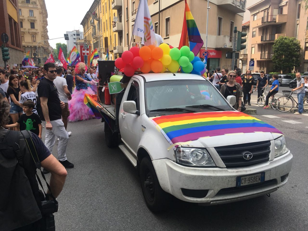 Novara pride iniziato: le prime foto del corteo