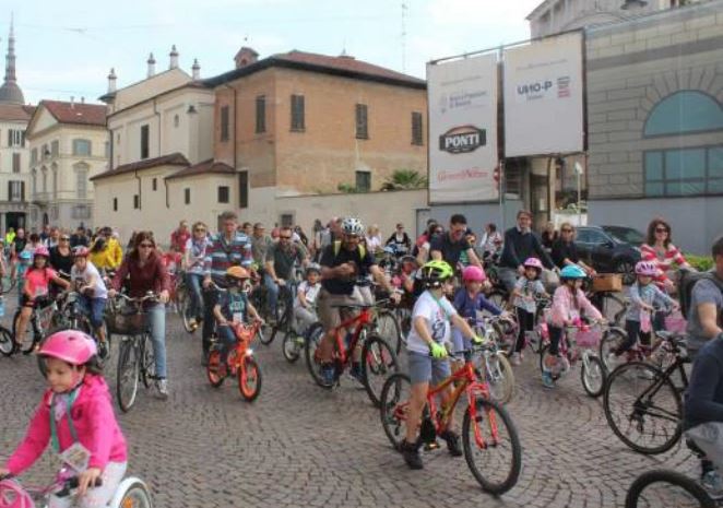 Bimbinbici, in 500 a pedalare per Novara FOTOGALLERY