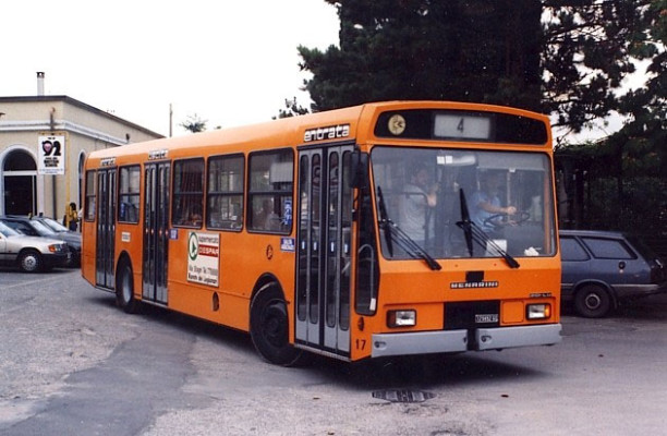 Sul bus senza biglietto, aggredito autista
