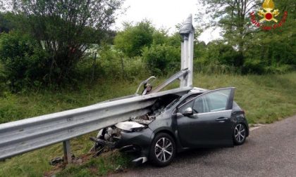 Incidente autostrada Vergiate: auto contro barriere laterali FOTO