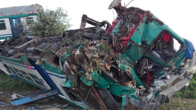 Disastro ferroviario, Regione Piemonte: “Quel passaggio a livello è da sopprimere”