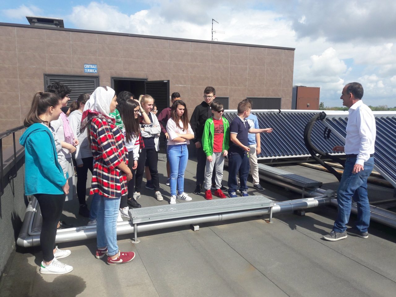 Studenti in Assa per imparare a differenziare meglio