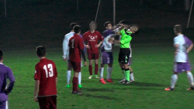 Arbitro preso a testate ad Agrate Conturbia