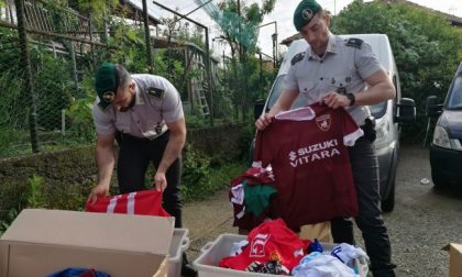Mondiali di calcio sequestrati oltre 20.000 articoli contraffatti