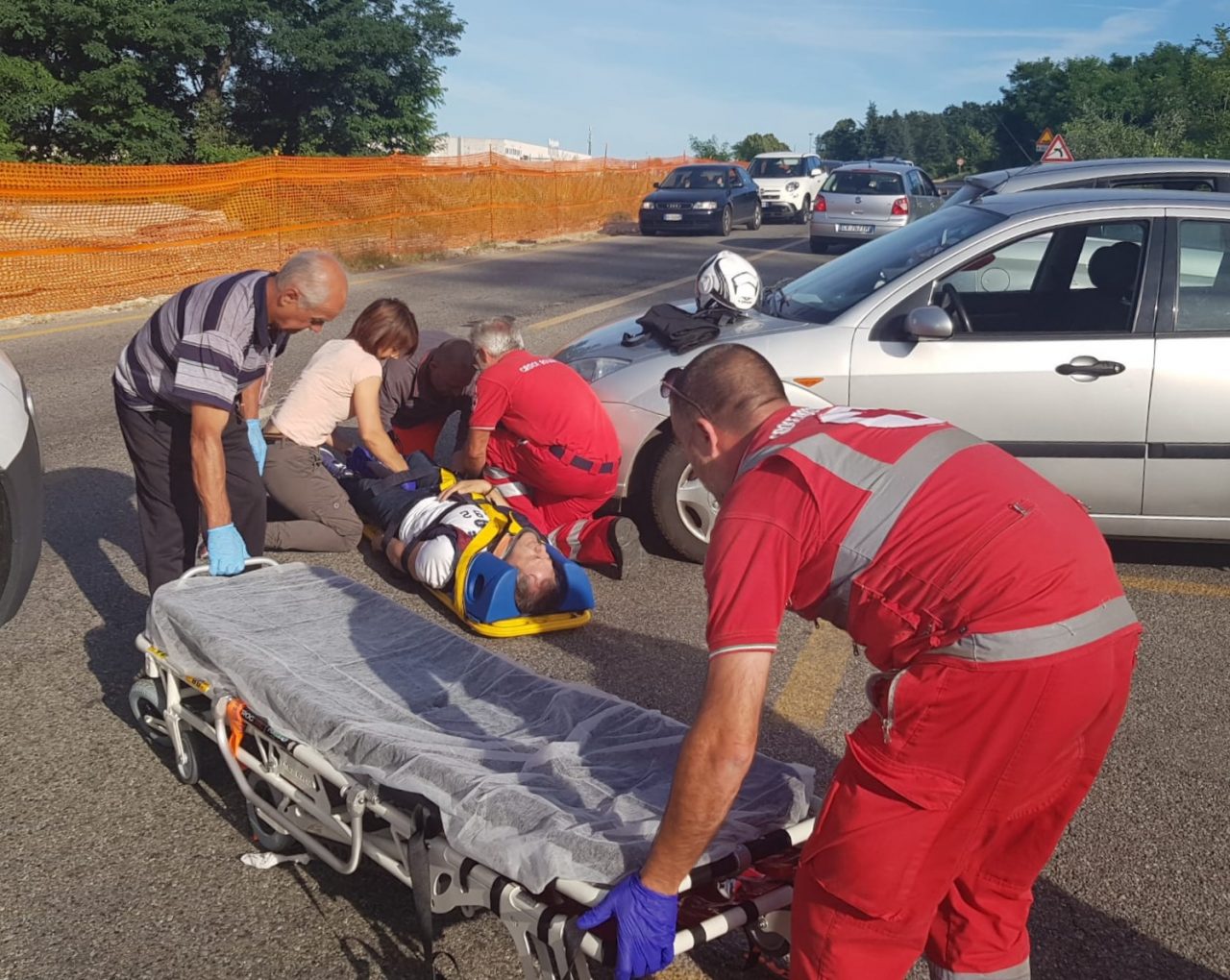 Incidente tra Agrate e Borgo Ticino: fratture multiple per motociclista