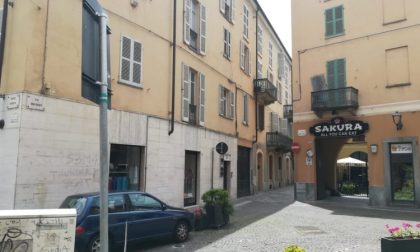 Viveva con la salma della madre morta a gennaio in camera da letto