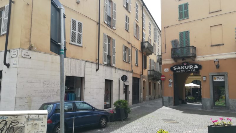 Viveva con la salma della madre morta a gennaio in camera da letto