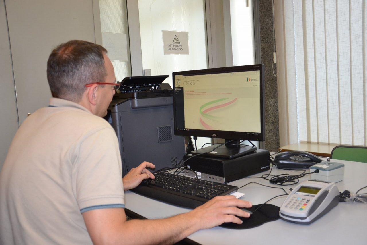 Carta di identità elettronica al via a Borgomanero