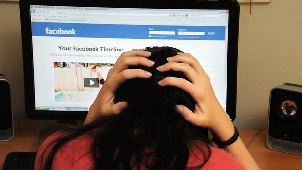 Minaccia sui social compagna di classe