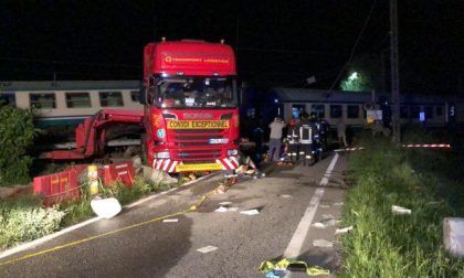 Dorme sul tir da due settimane l'autista coinvolto nel deragliamento di Caluso