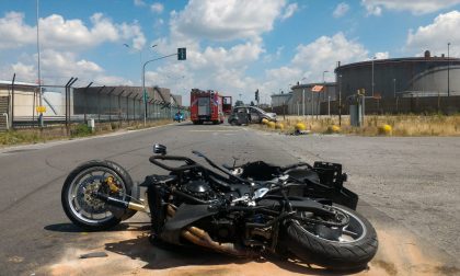 Scontro auto e moto due feriti