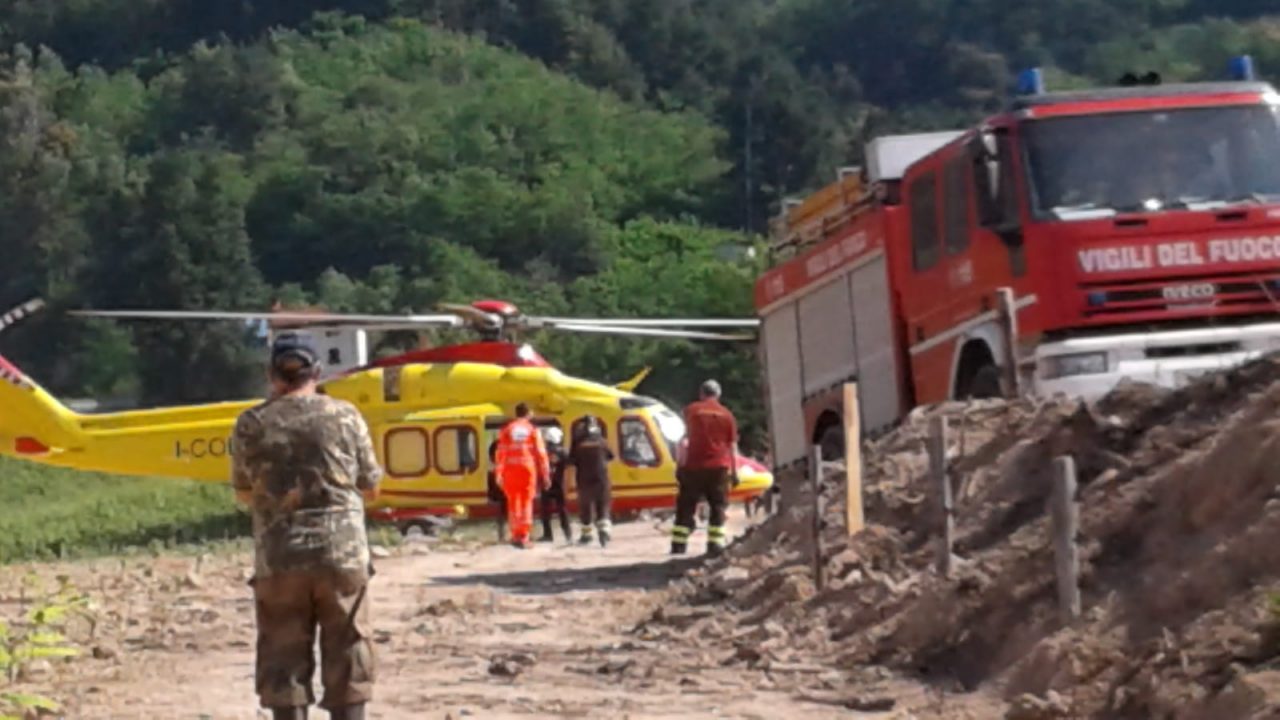Cade in un precipizio tra Boca e Grignasco: salvato dai vigili del fuoco