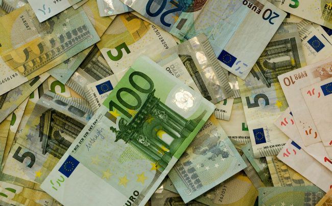 Novarese baciato dalla fortuna: gioca 5 euro e ne vince 216mila