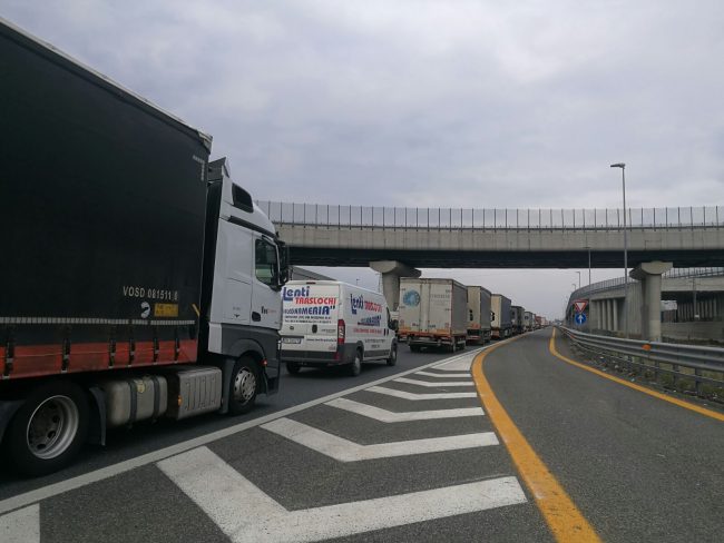 Code sull’autostrada verso il mare