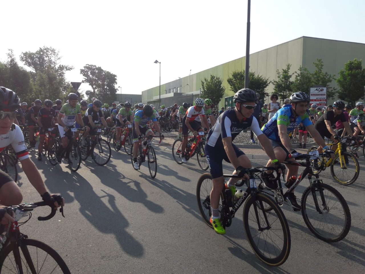 Partenza della Granfondo Lago Maggiore – LE FOTO