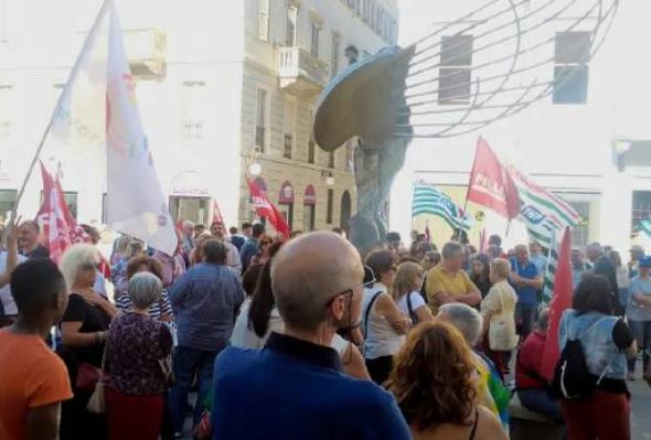 Apriamo i porti, sindacati in piazza a Novara e Verbania