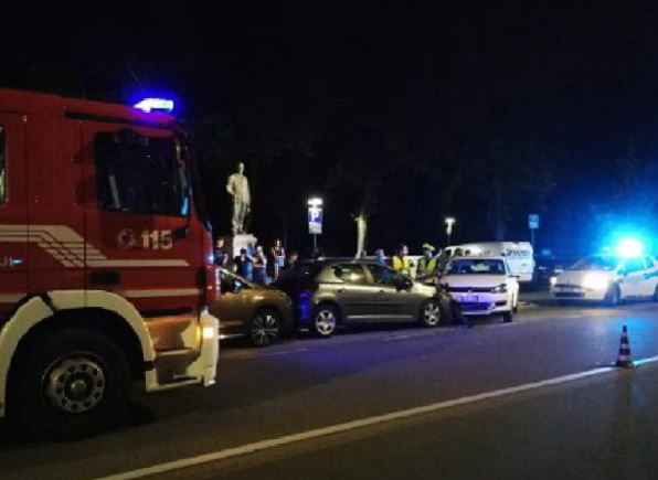 Auto si ribalta sul baluardo, 3 feriti