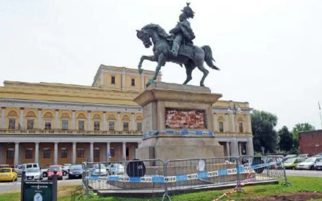 Bassorilievo crollato, chiesti tre mesi