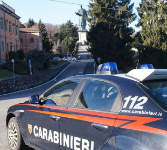 Minacciava i familiari per drogarsi