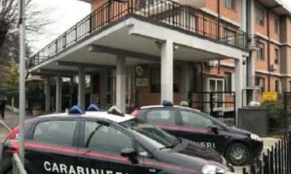 Sorpreso dai Carabinieri mentre vende cocaina