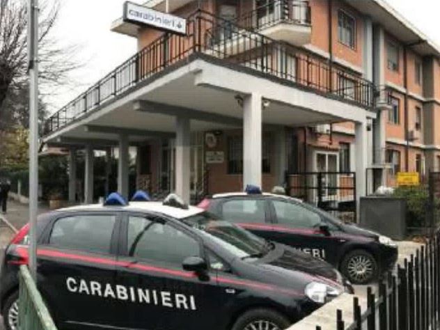 Tentano furto in abitazione ma il padrone li sorprende