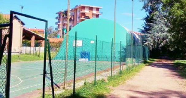 Borgomanero, dormiva nel parco da tre giorni