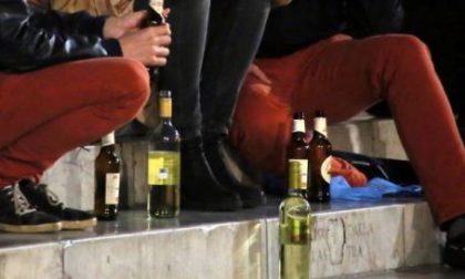 Ragazzina sviene su una panchina del lungolago per aver bevuto troppo
