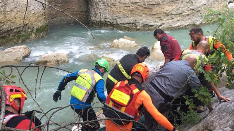 Escursionista annega nel Sessera: caduto mentre faceva foto