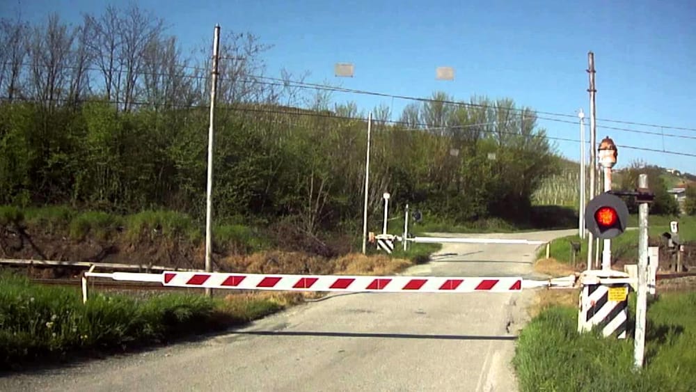 Lavori sui binari, strade chiuse in città